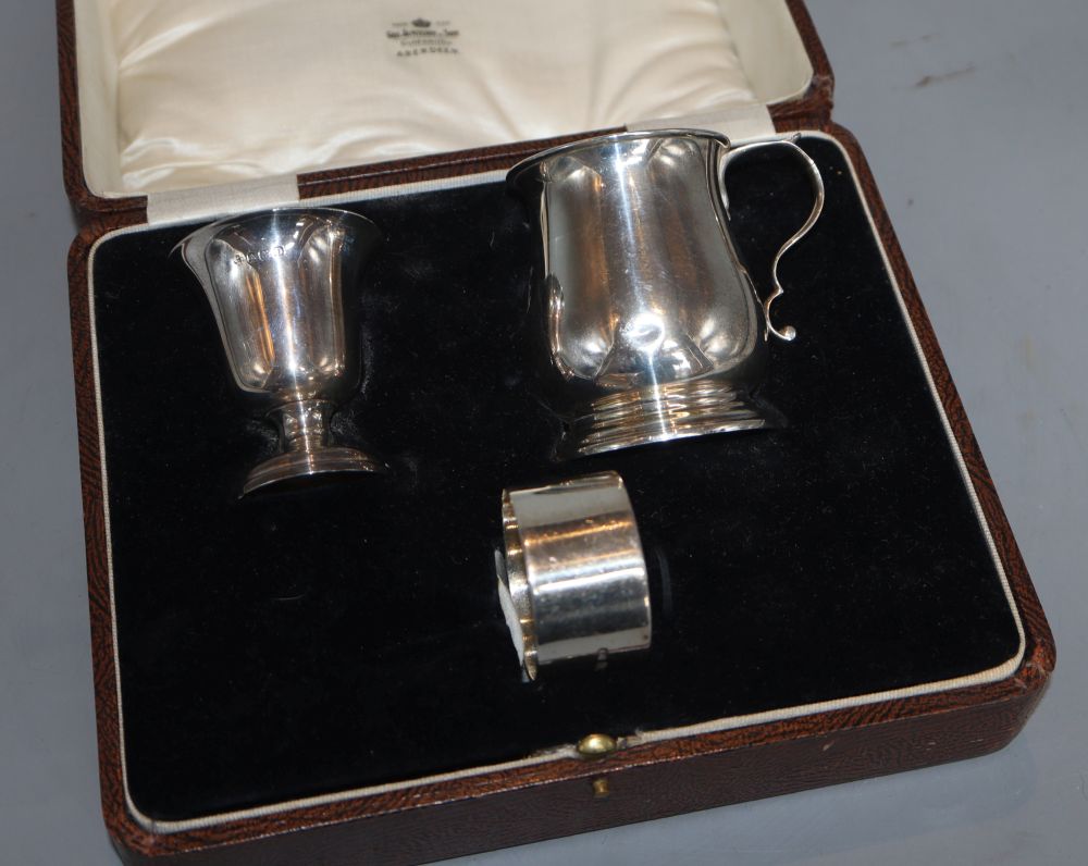 A George V silver part christening set, goblet and mug, Birmingham, 1928 and associated silver napkin ring, 5oz.